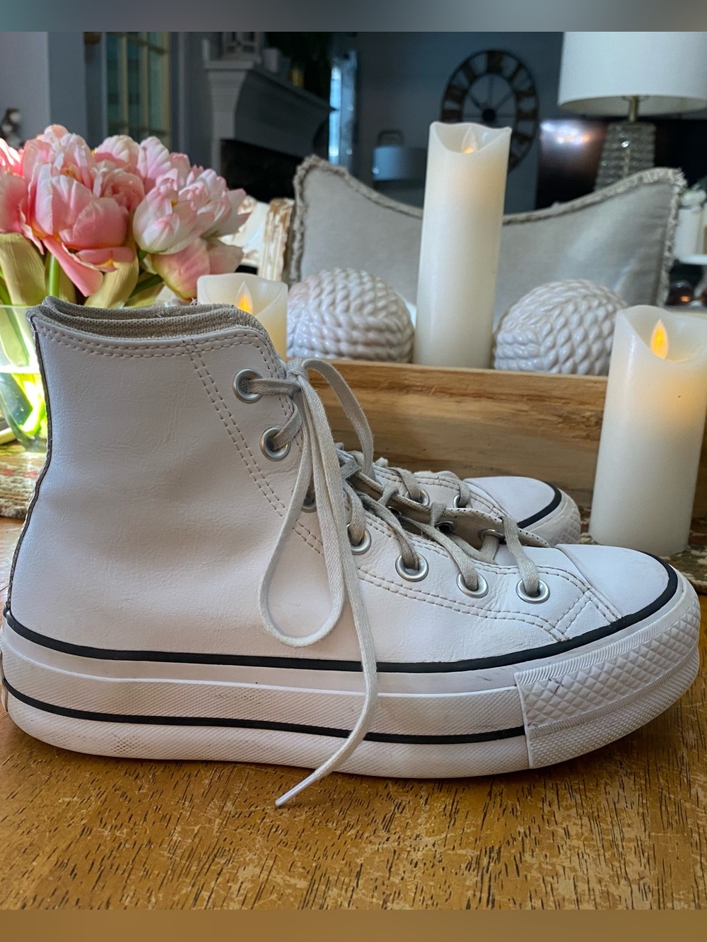 Converse Chuck Taylor All Star Platform High Top Leather sneakers…Ladies size 6
